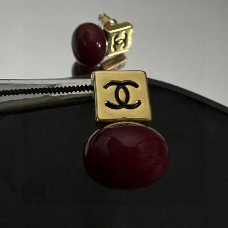 Compact Chanel Earrings 231658