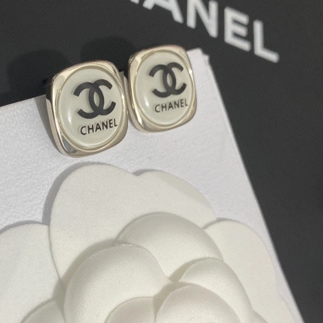 Comfortable Chanel Earrings 231652