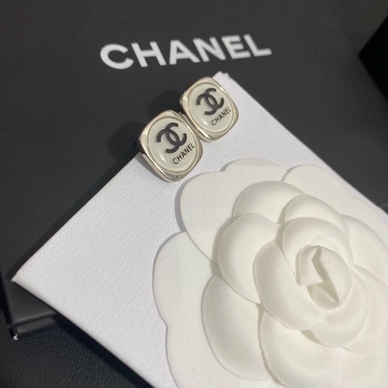 Comfortable Chanel Earrings 231652