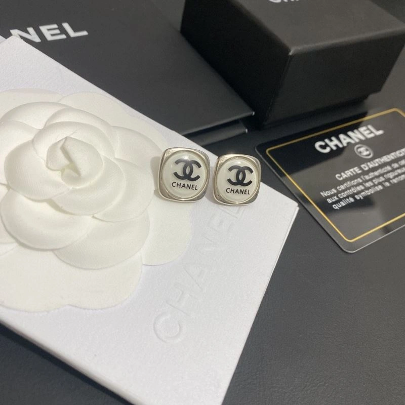 Comfortable Chanel Earrings 231652
