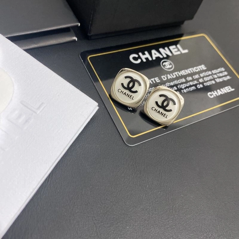 Comfortable Chanel Earrings 231652