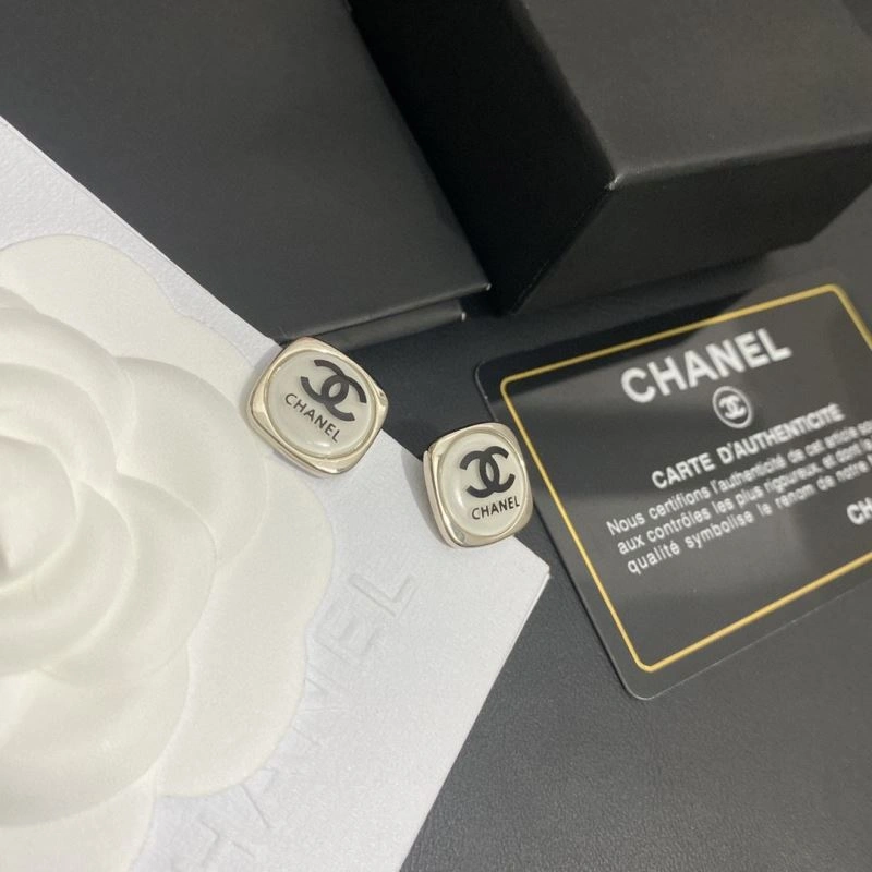 Comfortable Chanel Earrings 231652