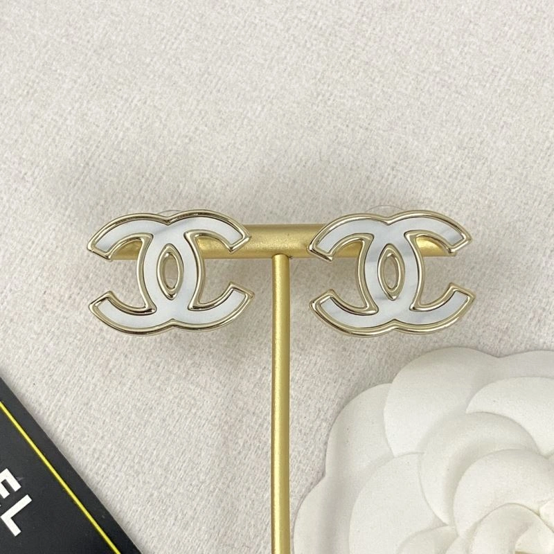 Chanel Earrings Versatile 231673
