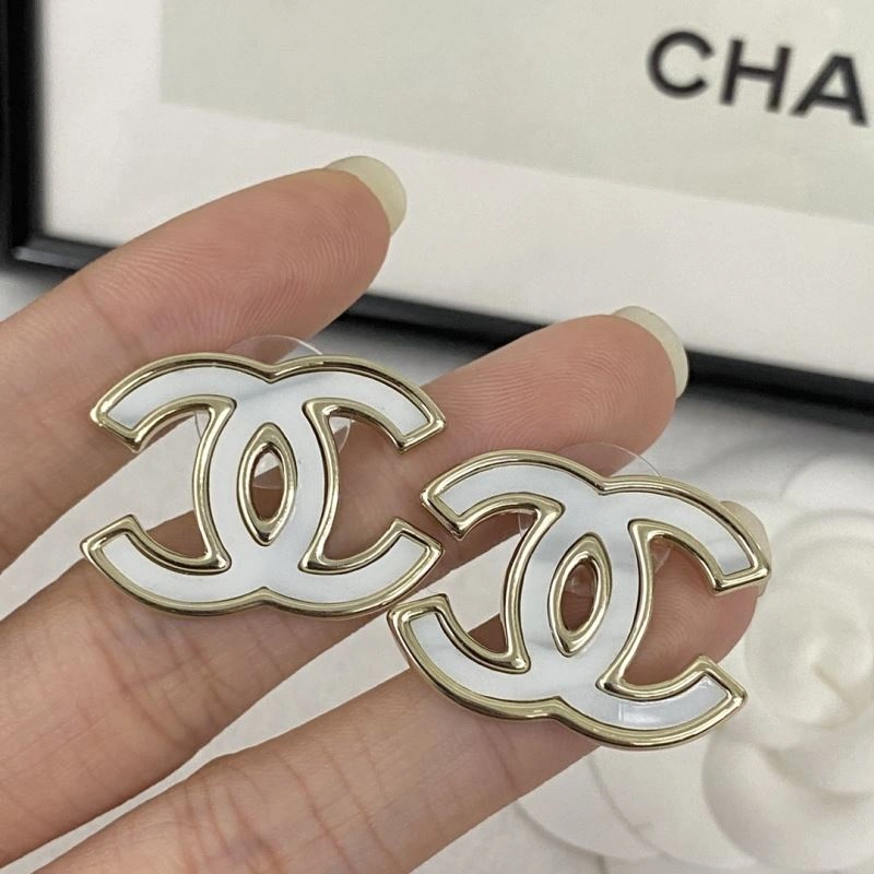 Chanel Earrings Versatile 231673