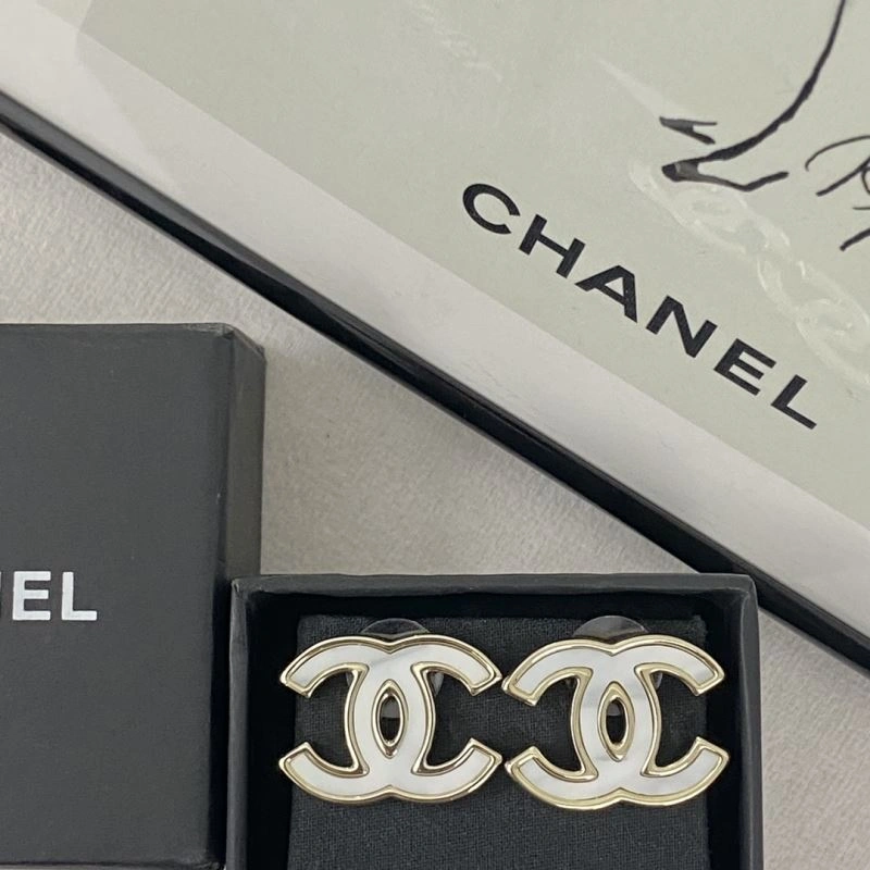 Chanel Earrings Versatile 231673