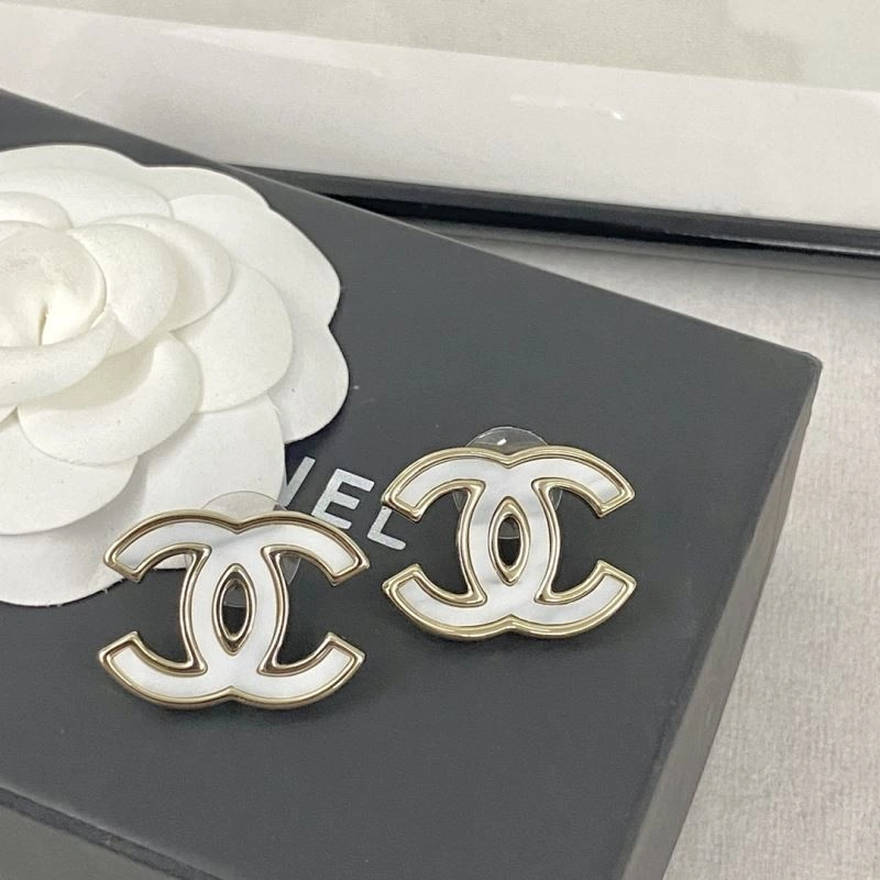Chanel Earrings Versatile 231673