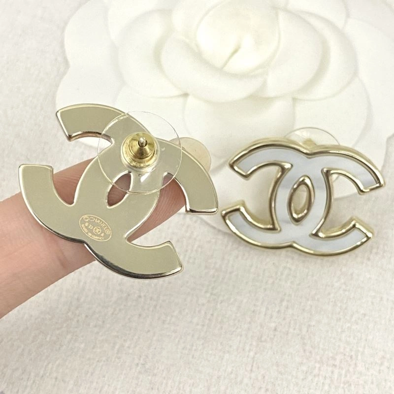Chanel Earrings Versatile 231673