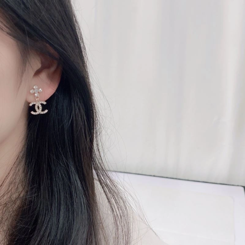 Unisex Chanel Earrings 231624