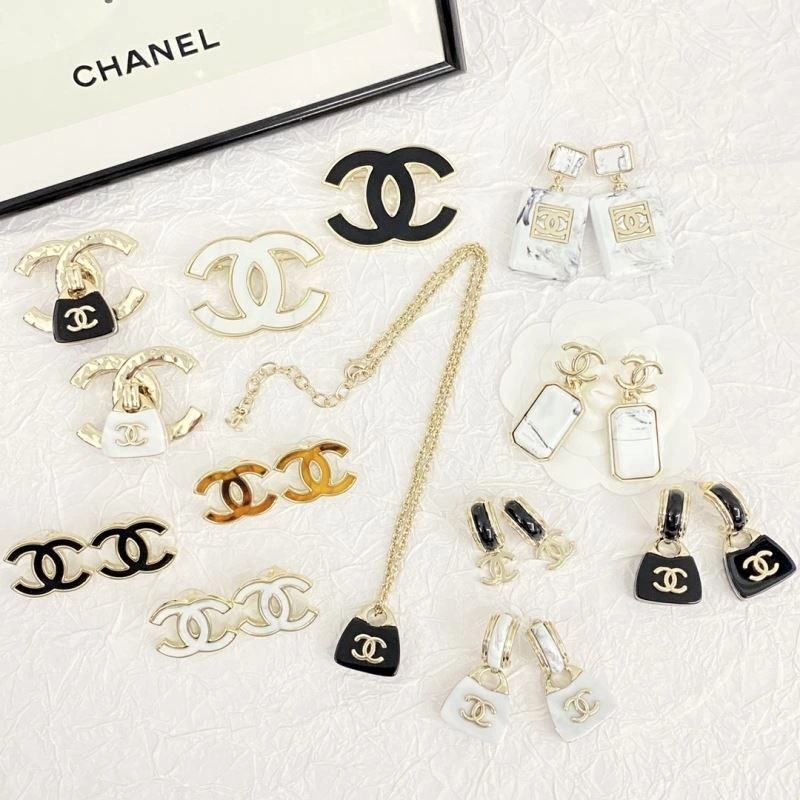 Sustainable Chanel Earrings 231598