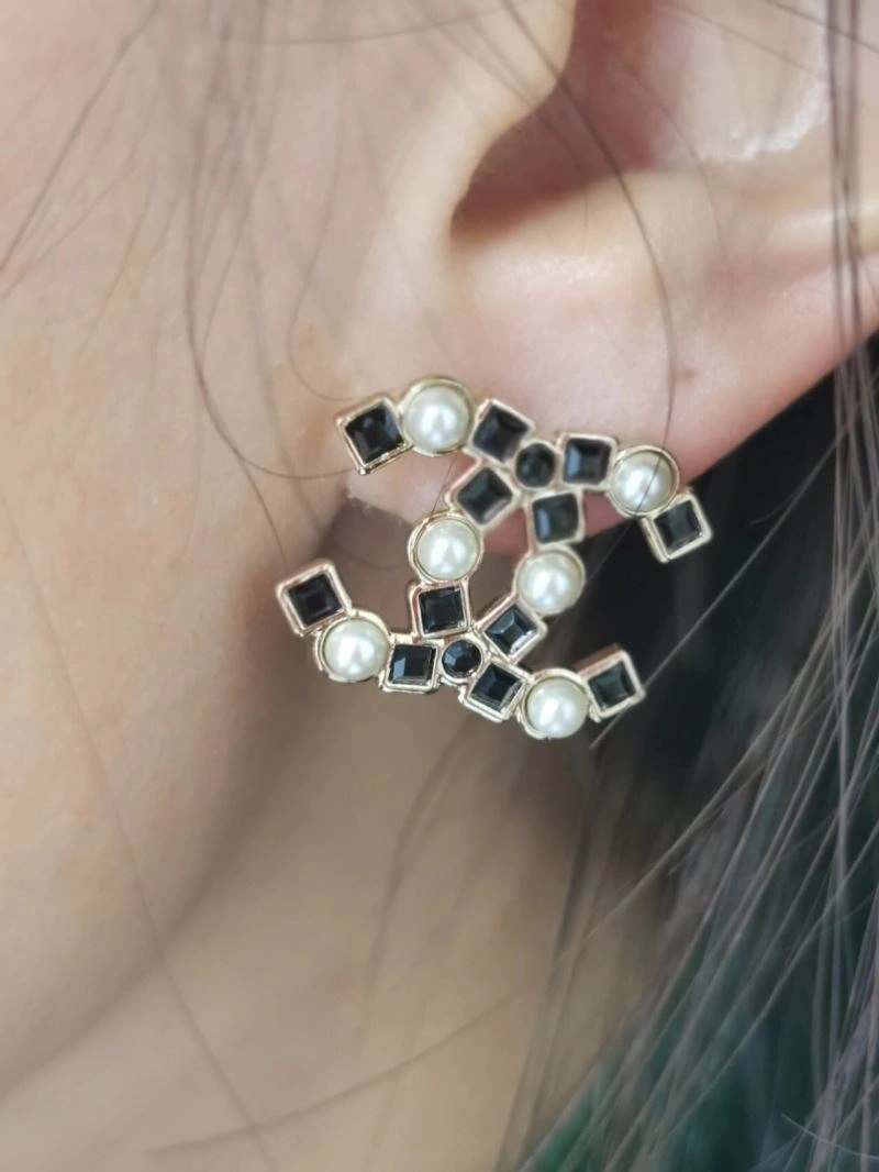 Reliable Chanel Earrings 231581