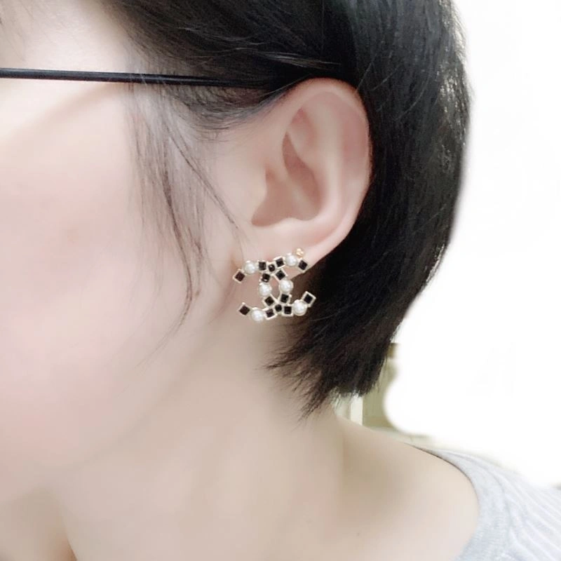 Reliable Chanel Earrings 231581