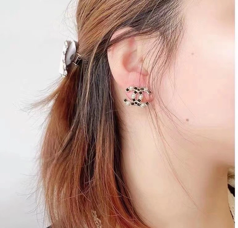 Reliable Chanel Earrings 231581