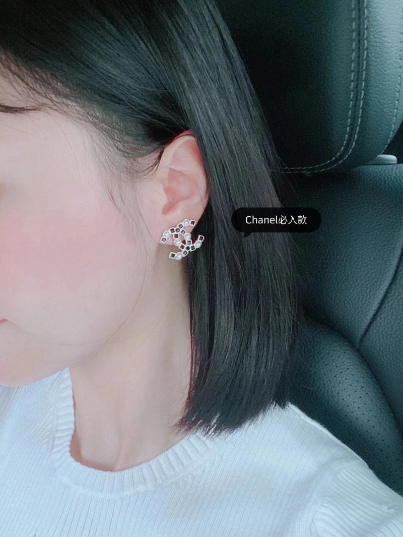 Reliable Chanel Earrings 231581