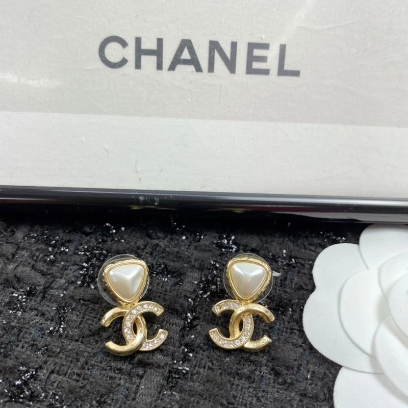 Comfortable Chanel Earrings 230248