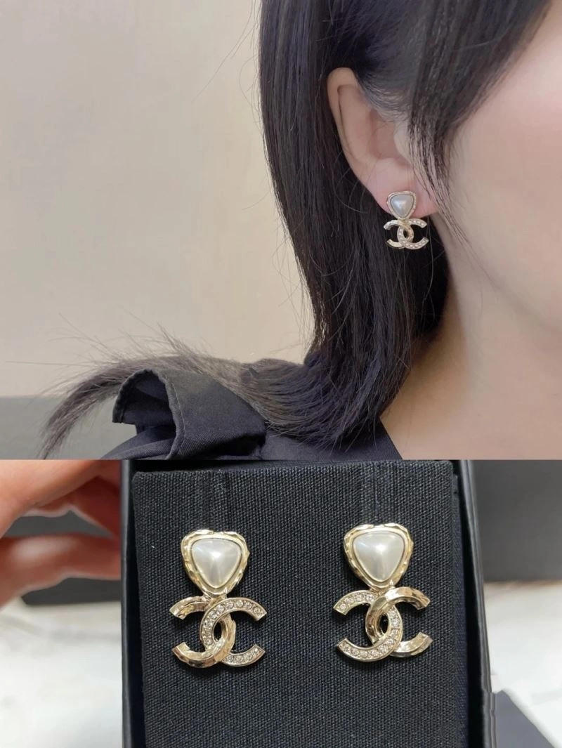Comfortable Chanel Earrings 230248