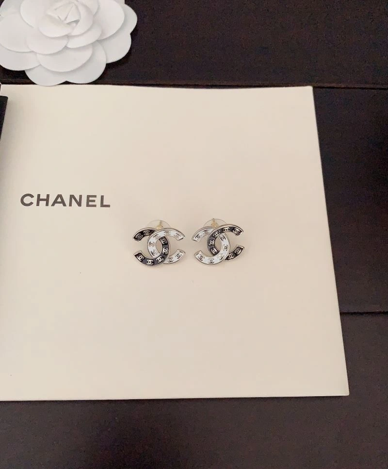 Sleek Chanel Earrings 230236
