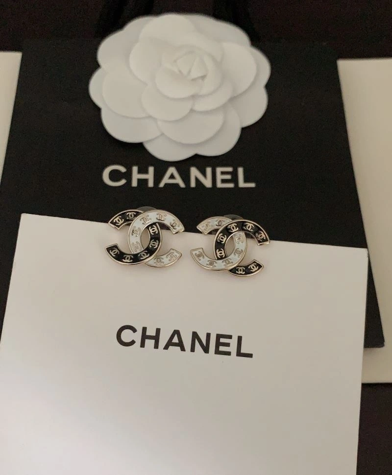 Sleek Chanel Earrings 230236