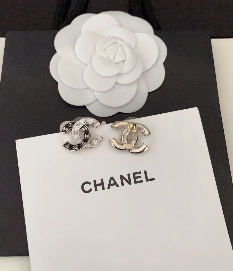 Sleek Chanel Earrings 230236