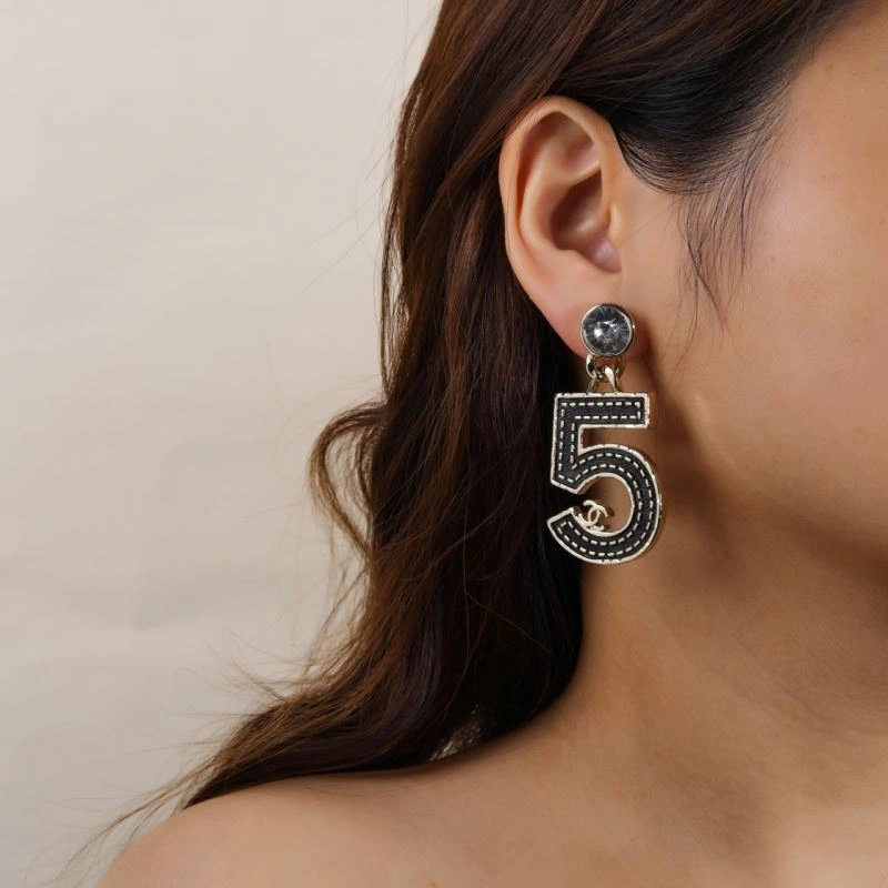 Chanel Earrings Comfortable 230170