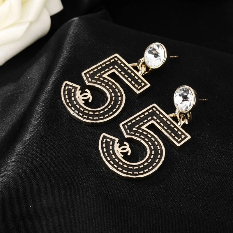 Chanel Earrings Comfortable 230170