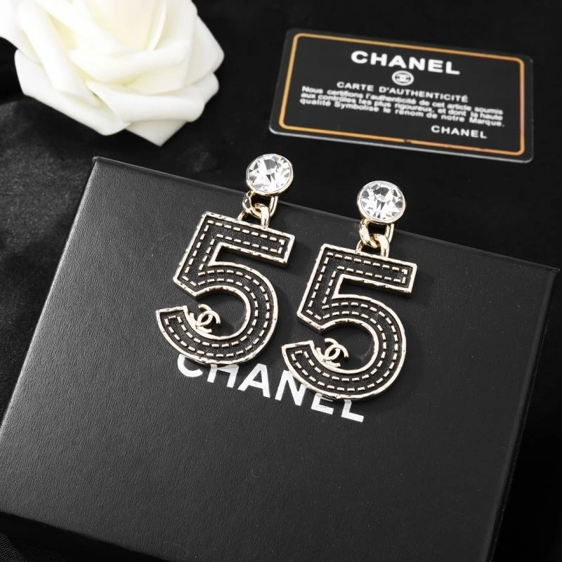 Chanel Earrings Comfortable 230170