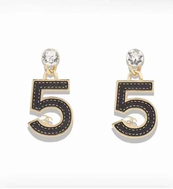 Chanel Earrings Comfortable 230170