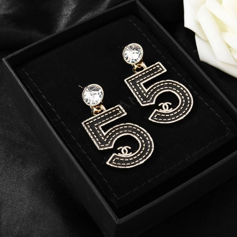 Chanel Earrings Comfortable 230170