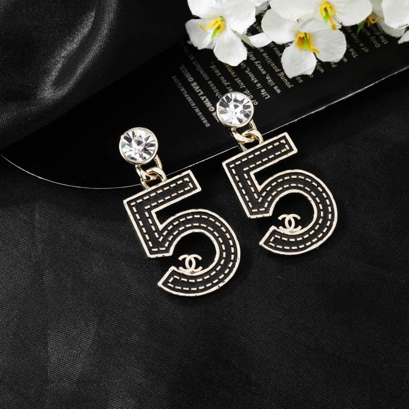 Chanel Earrings Comfortable 230170
