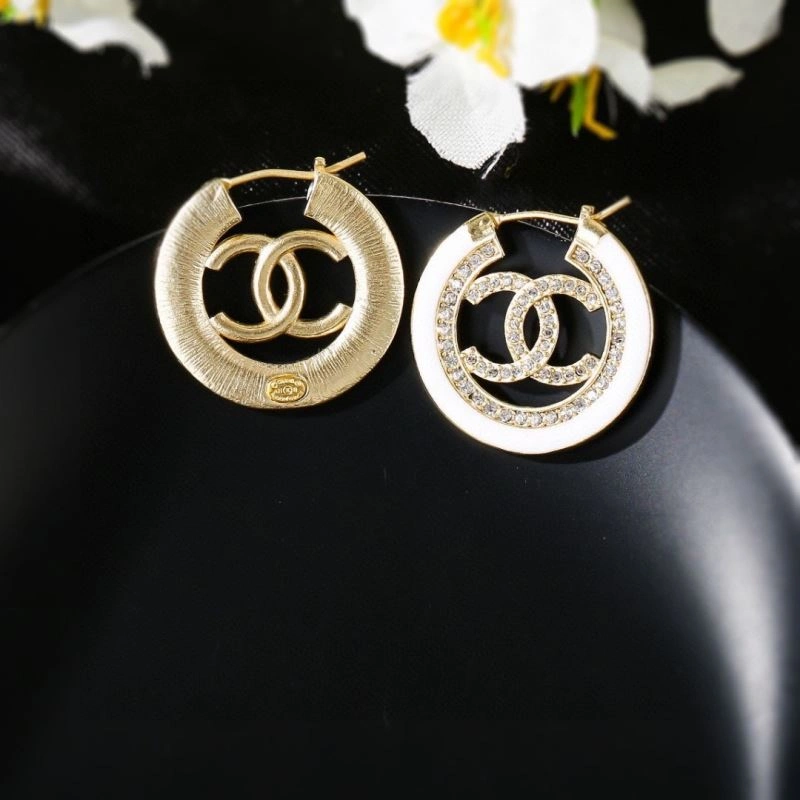 EyeCatching Chanel Earrings 230165