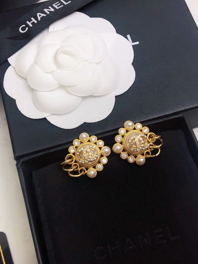 Chanel Earrings Snug 230403