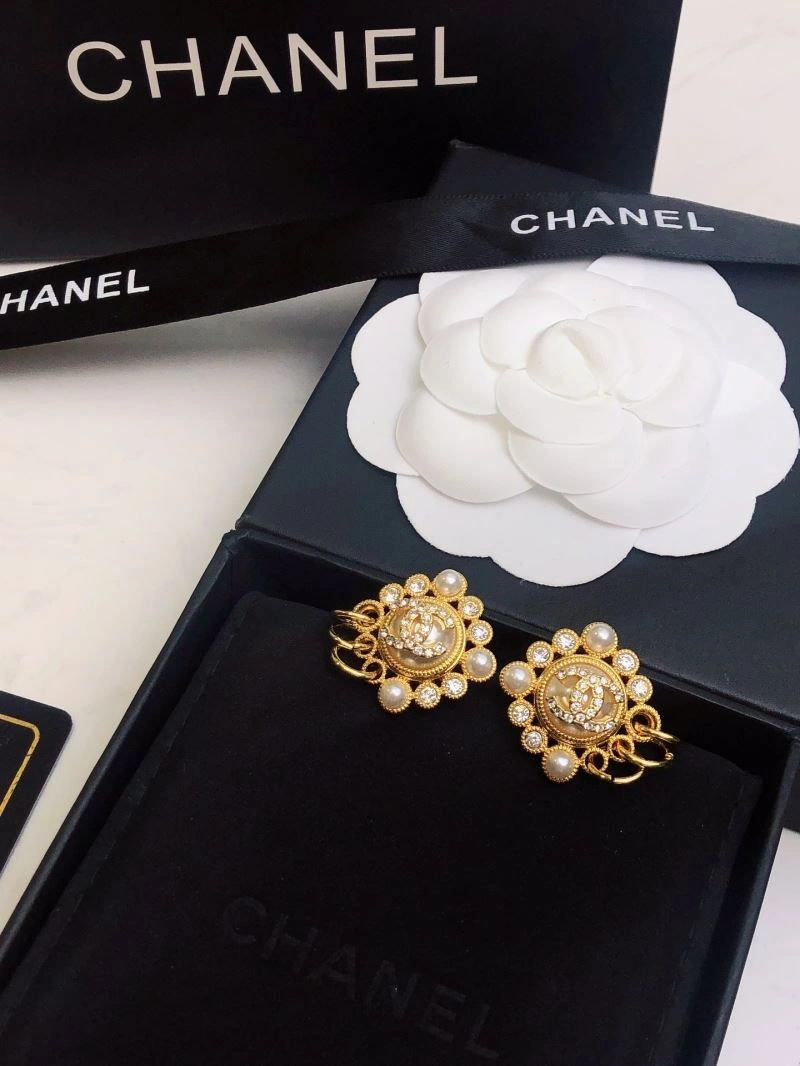 Chanel Earrings Snug 230403
