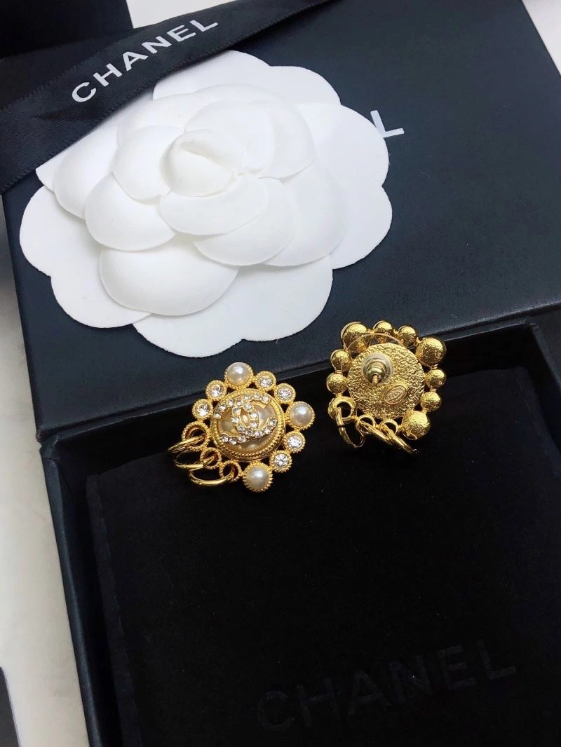 Chanel Earrings Snug 230403