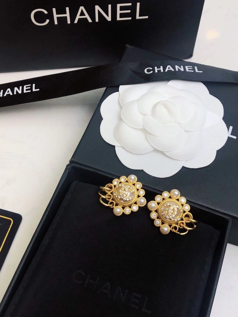Chanel Earrings Snug 230403