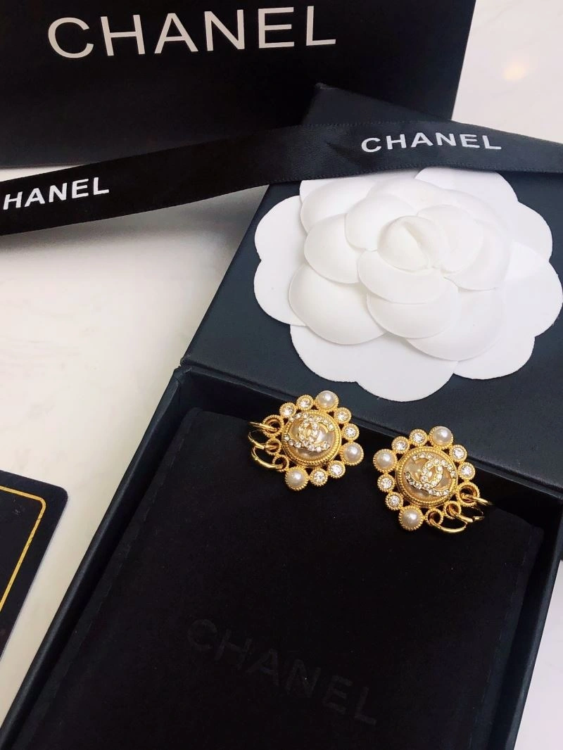 Chanel Earrings Snug 230403