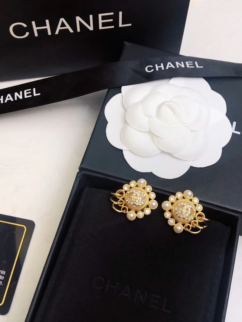 Chanel Earrings Snug 230403