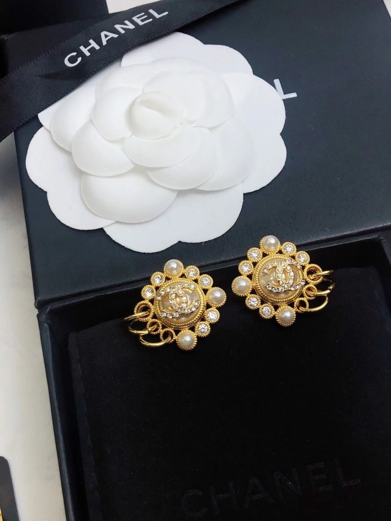 Chanel Earrings Snug 230403
