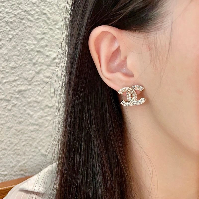 Elegant Chanel Earrings 230161