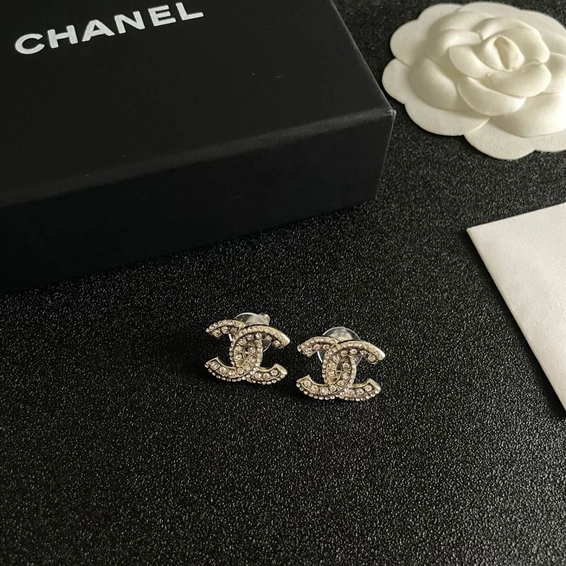 Elegant Chanel Earrings 230161