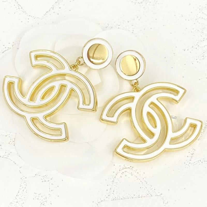 Compact Chanel Earrings 230148