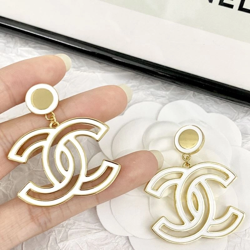 Compact Chanel Earrings 230148