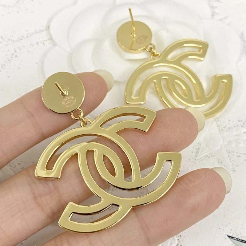 Compact Chanel Earrings 230148