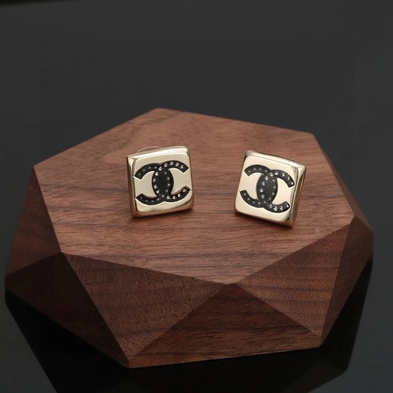 Sustainable Chanel Earrings 230175