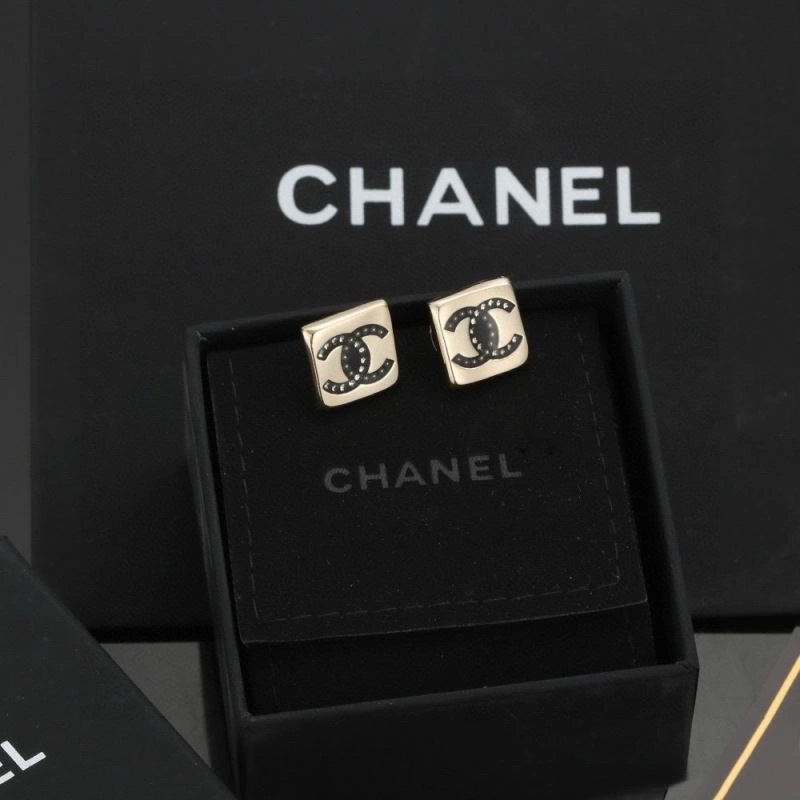 Sustainable Chanel Earrings 230175