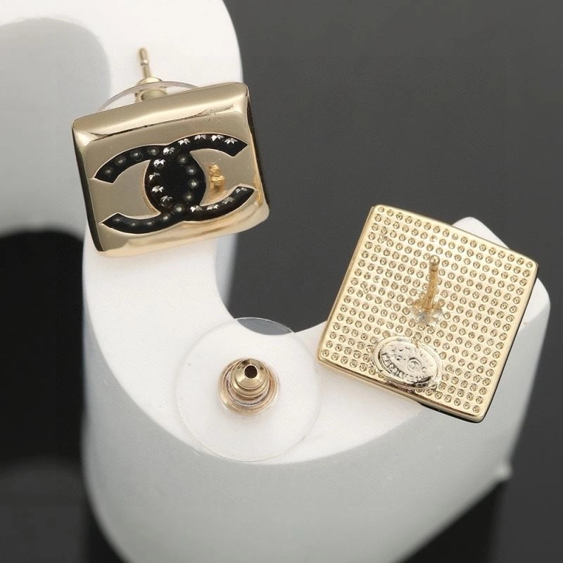 Sustainable Chanel Earrings 230175