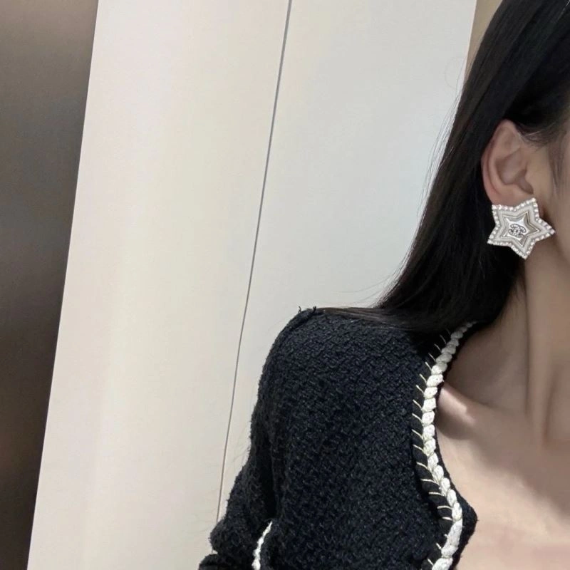 Chanel Earrings Effortless 230137