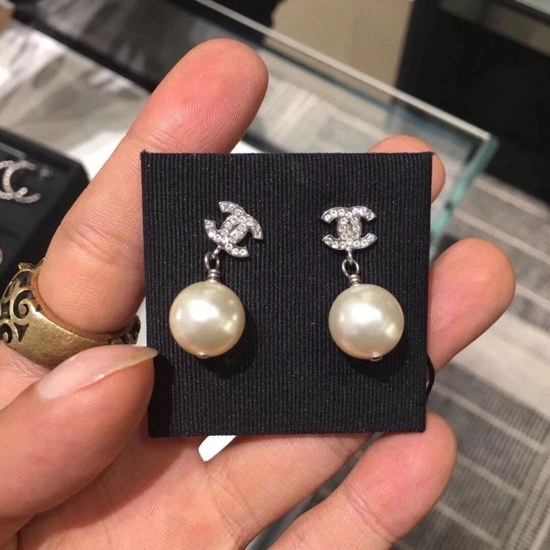 Unique Chanel Earrings 230153