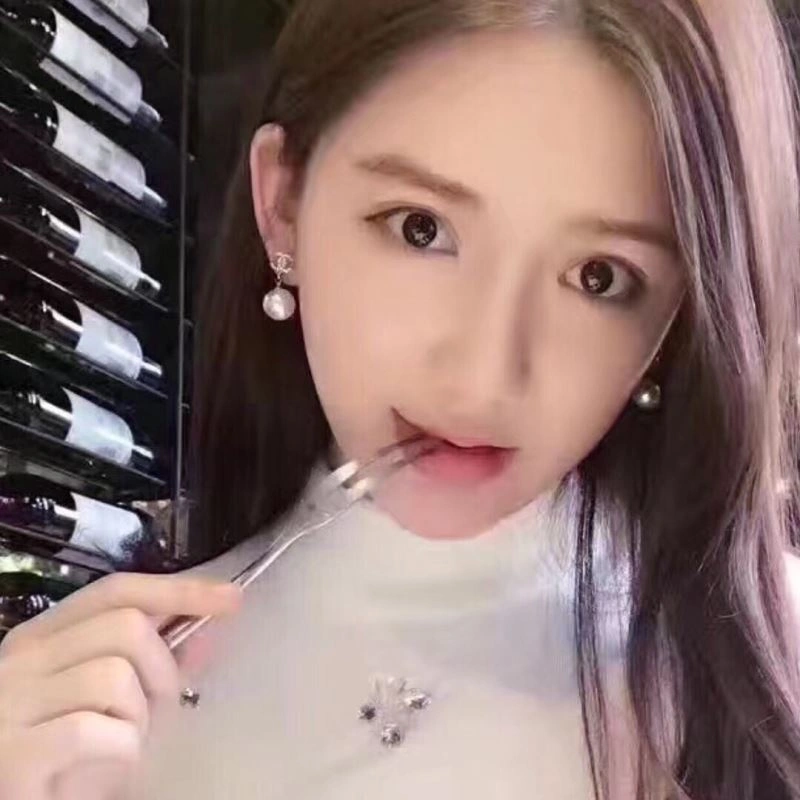 Unique Chanel Earrings 230153