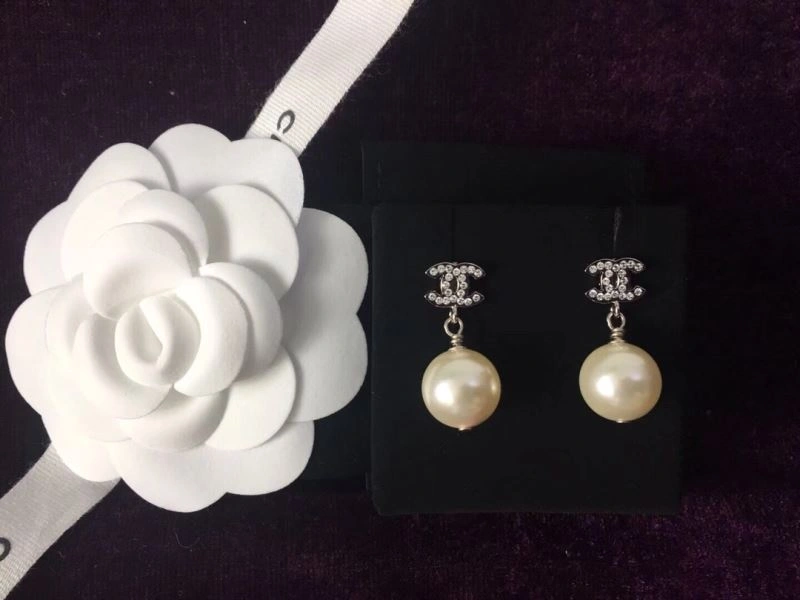 Unique Chanel Earrings 230153
