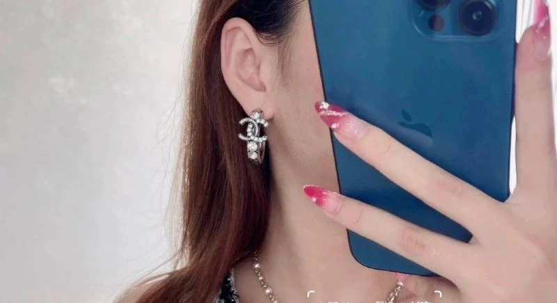 Unisex Chanel Earrings 230117