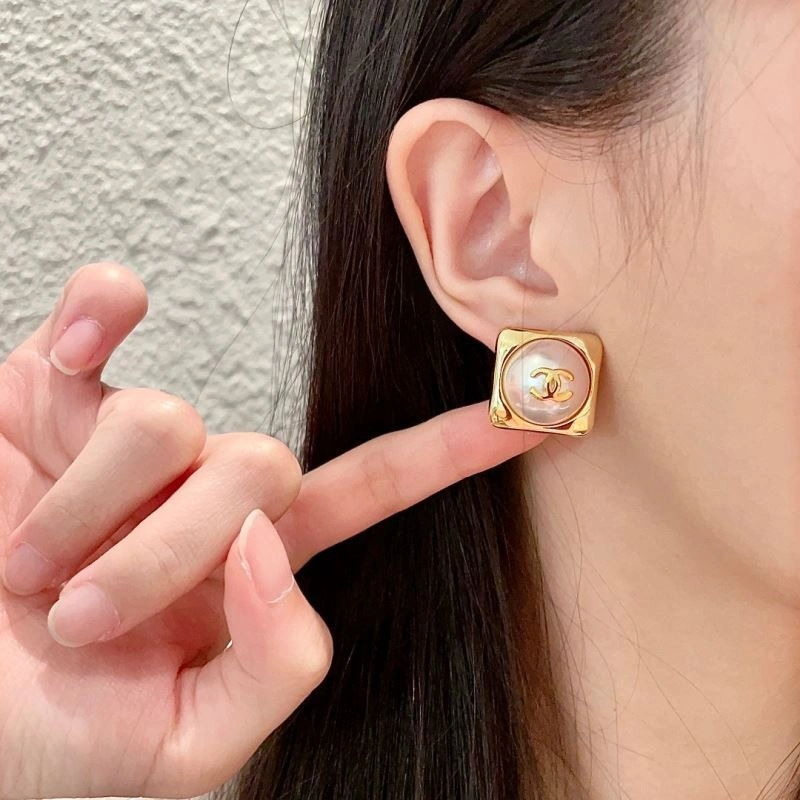 Chanel Earrings Lightweight 230109